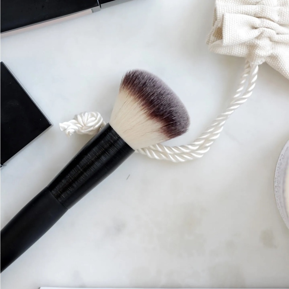 Lawless foundation brush